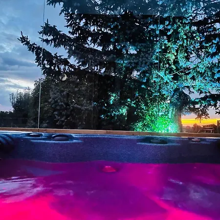 La K Abane Jacuzzi Exterieur Chauffee Piscine De Saison Totalement Privatise