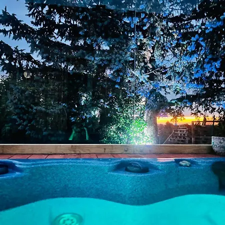 La K Abane Jacuzzi Exterieur Chauffee Piscine De Saison Totalement Privatise