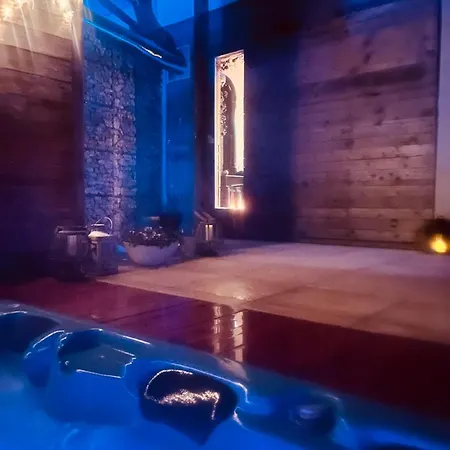 La K Abane Jacuzzi Exterieur Chauffee Piscine De Saison Totalement Privatise