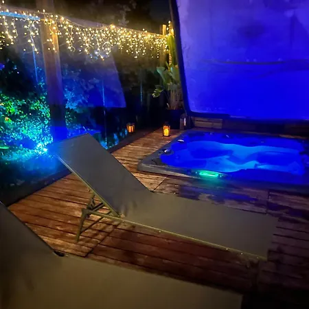 La K Abane Jacuzzi Exterieur Chauffee Piscine De Saison Totalement Privatise Blandin